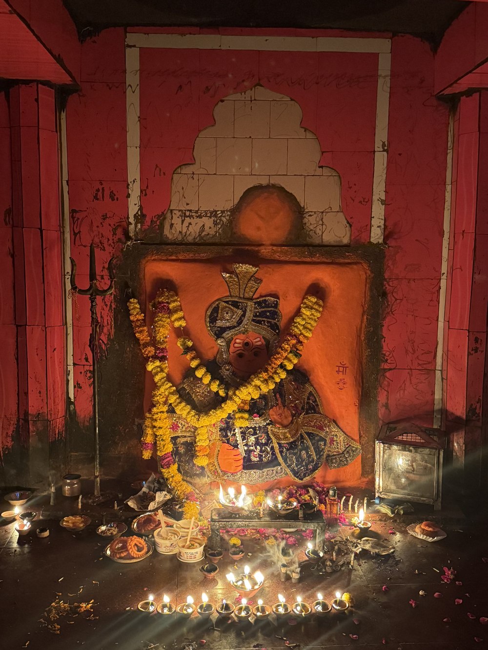 Shri Vikrant Bhairav Ji — live darshan at the Shipra bank temple, Ujjain
